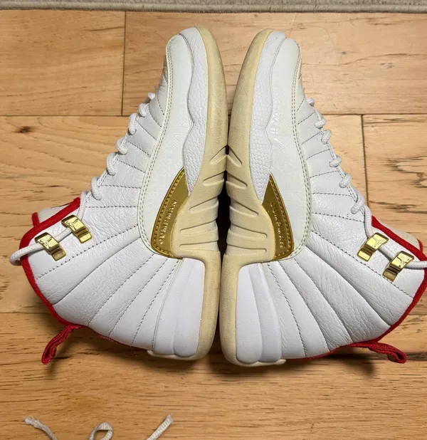 Air Jordan retro white gold red - Image 2