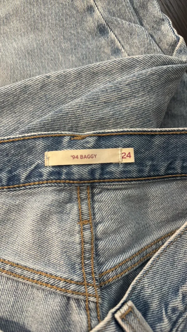 Levi’s Baggy Jeans - Image 4