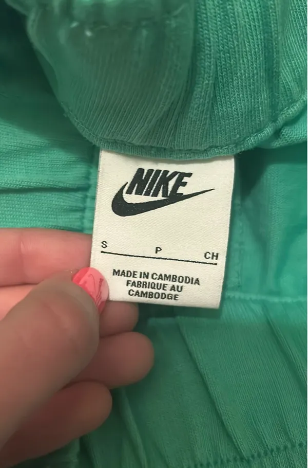 Nike Green High-Waisted Shorts - Image 4