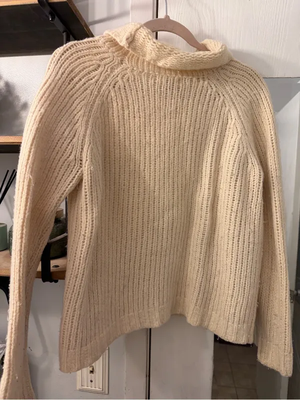 Banana Republic Cozy Cream Knit Sweater - Image 3