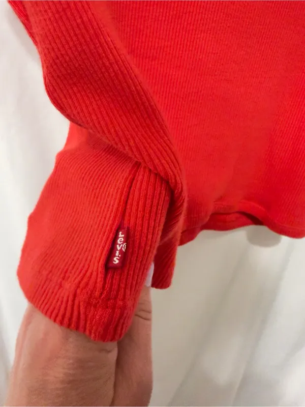 Rory Red Ribbed Button Up Top - Levi's- NWT size Medium - Image 11