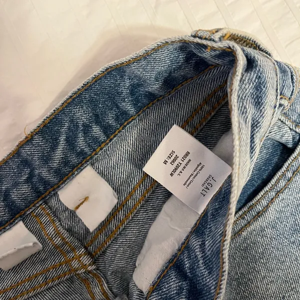 Brandy Melville Mid Length Shorts - Image 3