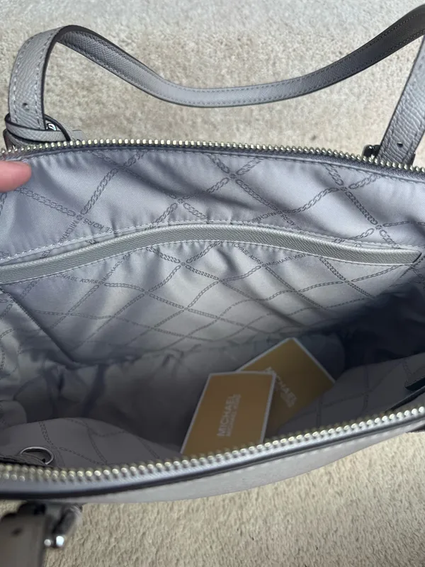 Michael Kors Charlotte Signature Leather Large Top Zip Tote (Pearl Gray) - Image 3