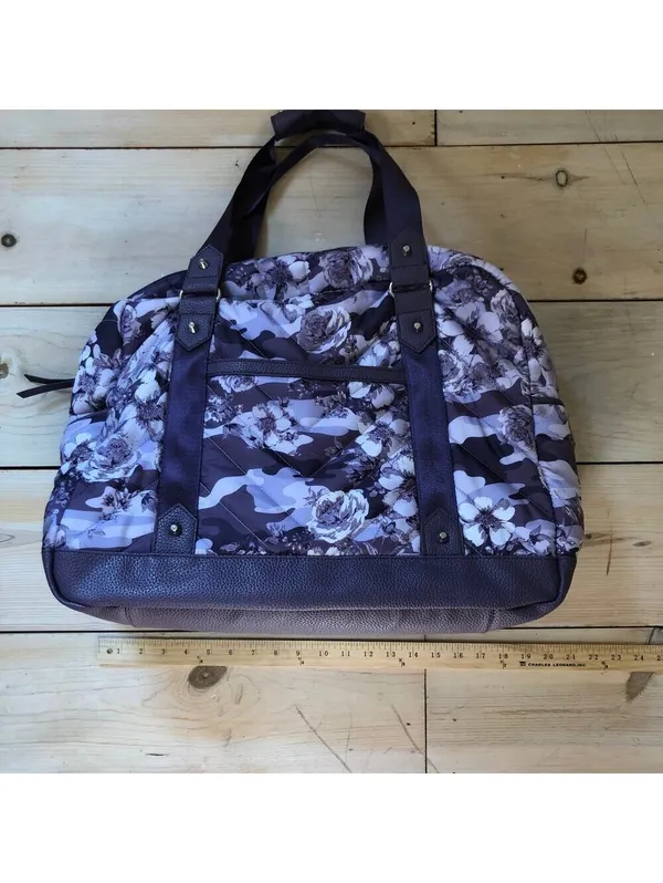 Cynthia Rowley EUC Women's Large Quilted Purple Floral Camo Weekender Bag - Image 3