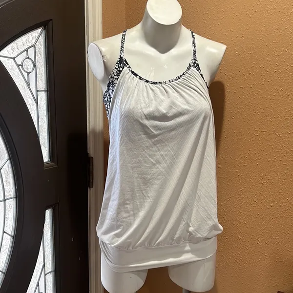 Lululemon tank top - Image 3