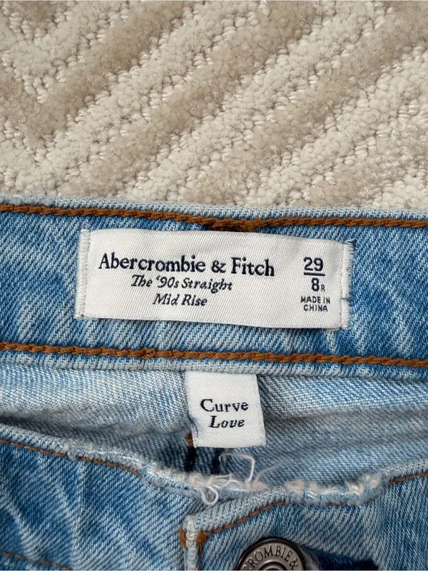 Abercrombie Curve Love Mid Rise 90s Straight Jean V Waist - Image 5
