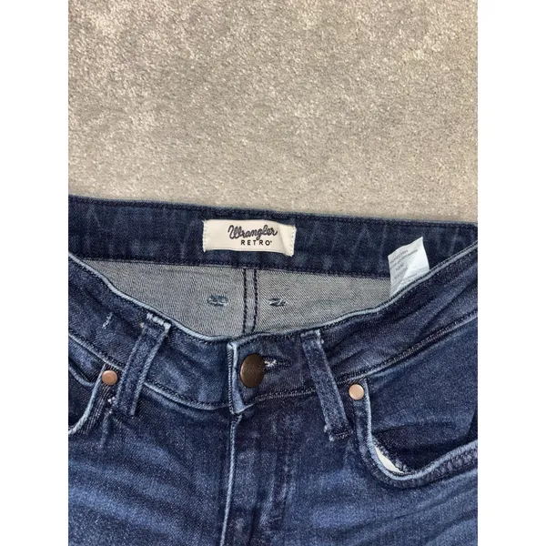 wrangler mid tise trouser raw hem size 24x30‎ dark wash Cut To 30in Inseam - Image 4