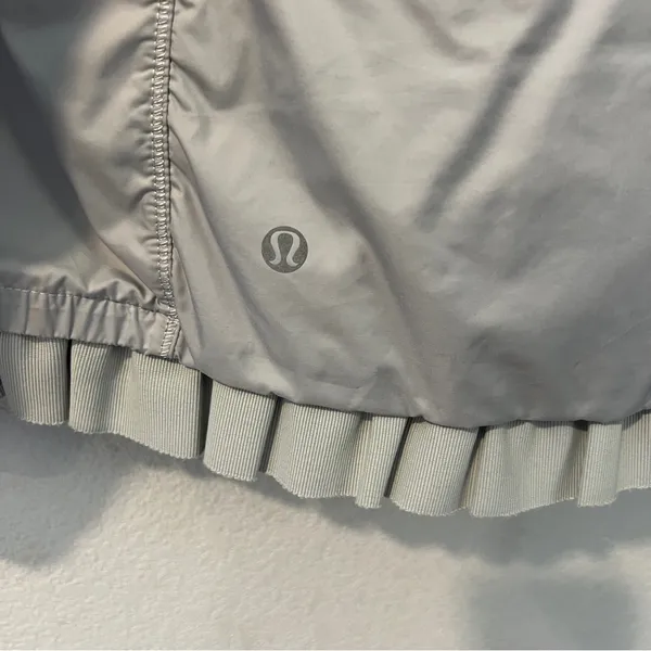 Lululemon Spring Fling Puffy Windbreaker Silver Spoon Ruffle Trim Hooded Size 6‎ - Image 8