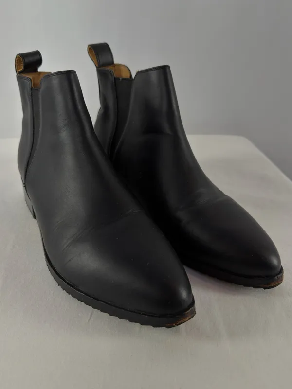 Nisolo Eva Everyday Leather Chelsea Boot in Black Size 8.5‎ - Image 2