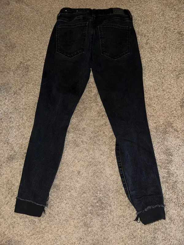 American Eagle Distressed Jeans - Image 4