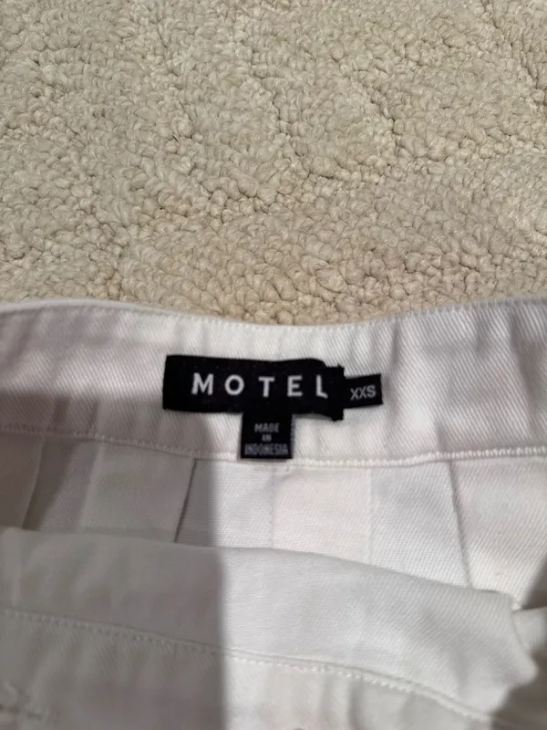 Motel Rocks White Pleated Jean Skirt - Image 6