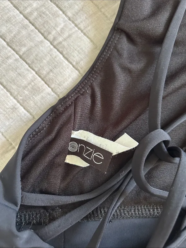Onzie yoga black workout strapy back sport bra L - Image 5