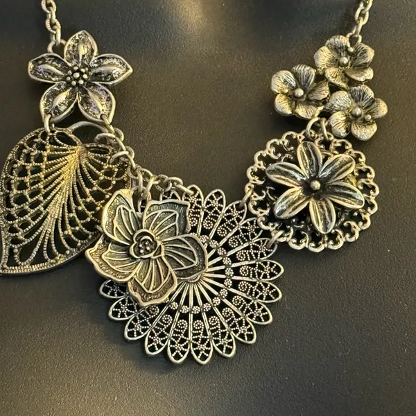 Premier Designs silver tone botanical floral statement necklace - Image 2