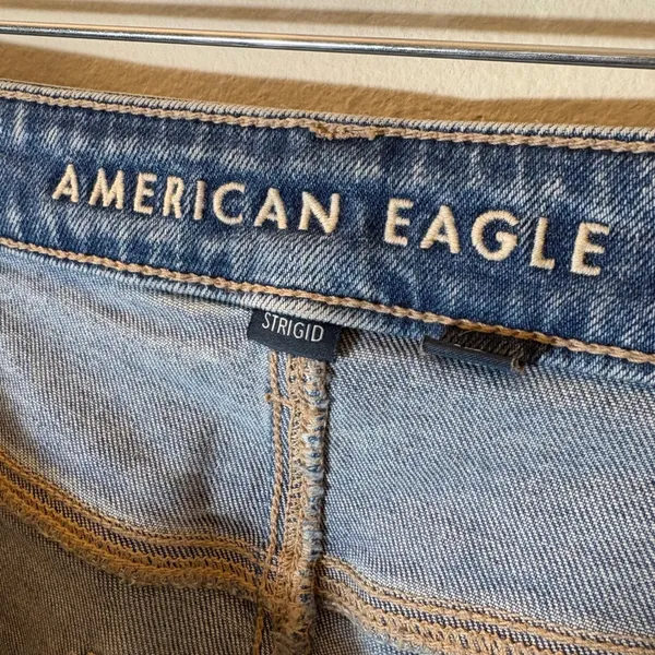 American Eagle Strigid Mom Jeans Womens 8 Short Medium‎ Wash Distressed Ripped - Image 6