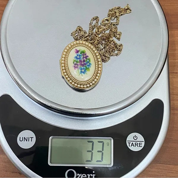 Vintage AVON Gold-tone Oval Floral Faux Pearl Locket Pendant 24” Necklace 33g - Image 11