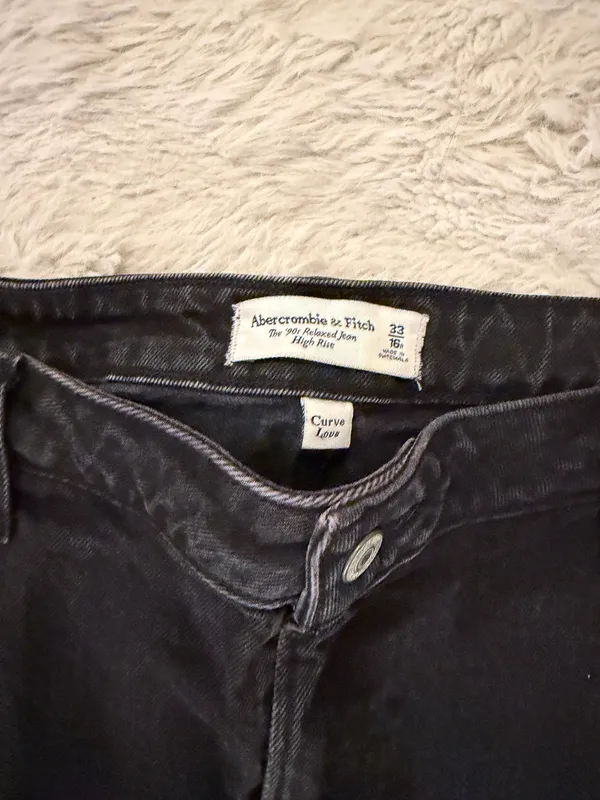 Abercrombie Relaxed High-Rise Jeans - Image 2