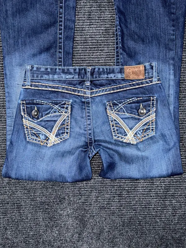 Buckle BKE Sabrina Low Rise Flare Jeans Size 26 x 31 Distressed Flap Pocket Y2K - Image 5
