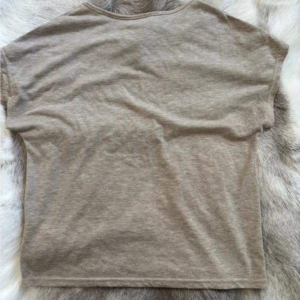 Casual V - Image 5
