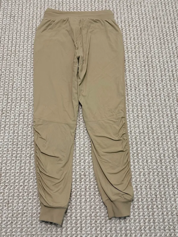 Lululemon Beyond the Studio 7/8 Joggers size 6 tan - Image 4