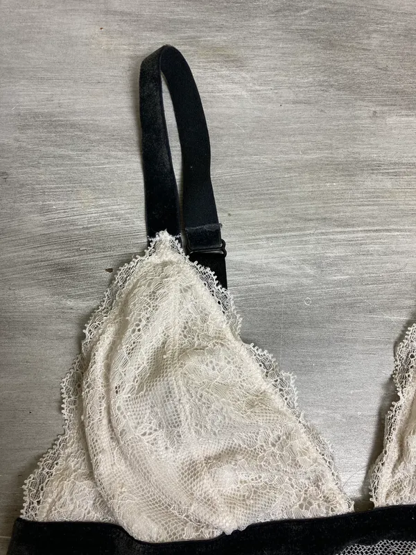 Victoria’s Secret White lace And Black Velvet Bralette - Image 7