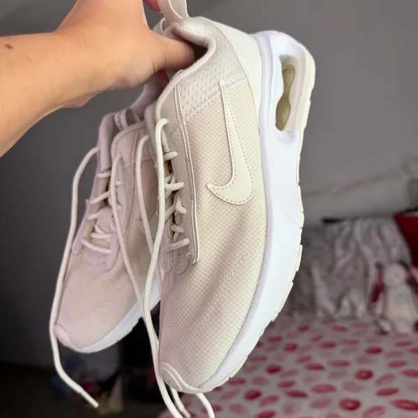 Nike Women's White and Cream Trainers - Image 7