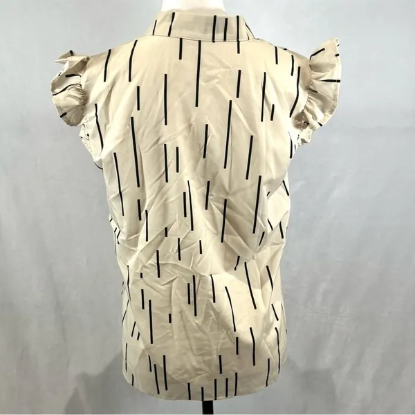 Ivory and black notched vneck short ruffle cap sleeve top size 6 - Image 3