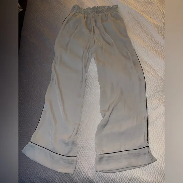 NWT Aerie Light Gray Ruffled Pants Size Medium - Image 2