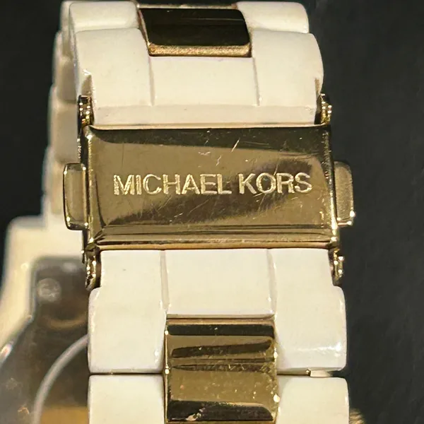 Michael Kors Gold Dial White Strap Watch 10 ATM CRYSTAL 29.40k 29.40mm - Image 7