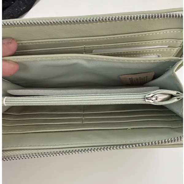Steve Madden‎ BZIP-U Celery Green Quilted Zip Around Wristlet Wallet NEW FLAWED - Image 7