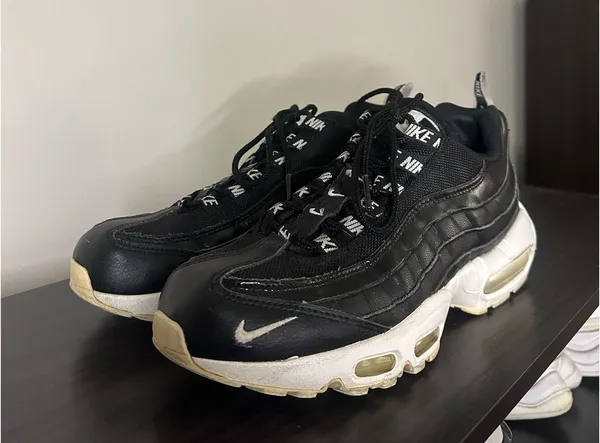 Nike Women’s Sneakers - Image 2