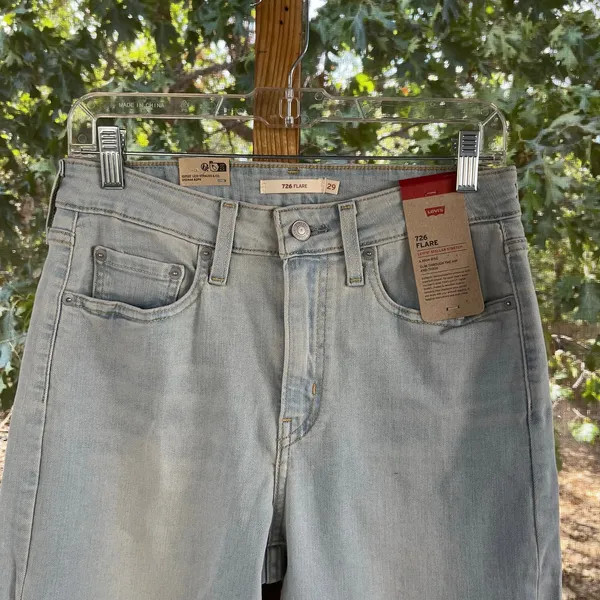 Levi’s Women's 726 High Rise Flare Jeans Light Wash Size 29/30. NEW! - Image 3
