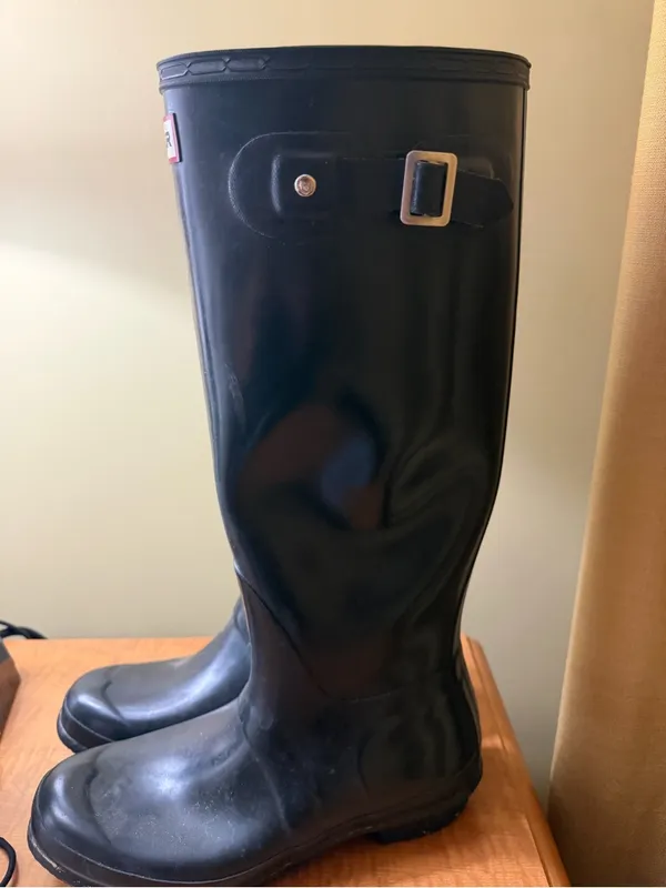 Tall black Hunter rain boots - Image 3