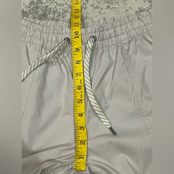 Vuori Ripstop Limited Edition Collaboration Cycle fo Survival Large Beige - Image 7