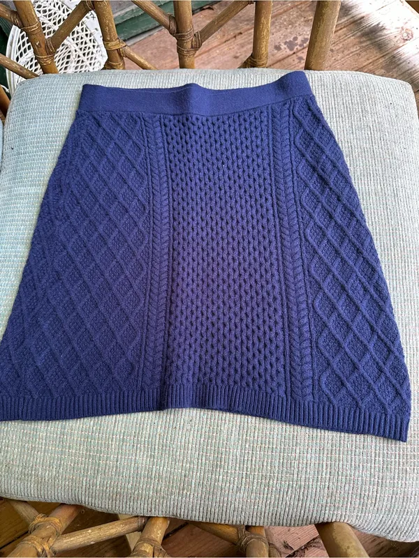 Lilly Pulitzer Lizona cable knit skirt navy small - Image 2