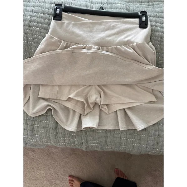 Old Navy Beige CloudComfy Extra High-Rise Crossover Waist Skort Small - Image 4