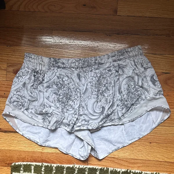 Lululemon Hotty Hot Shorts in the Mini Twine White Multi / White color - Image 3