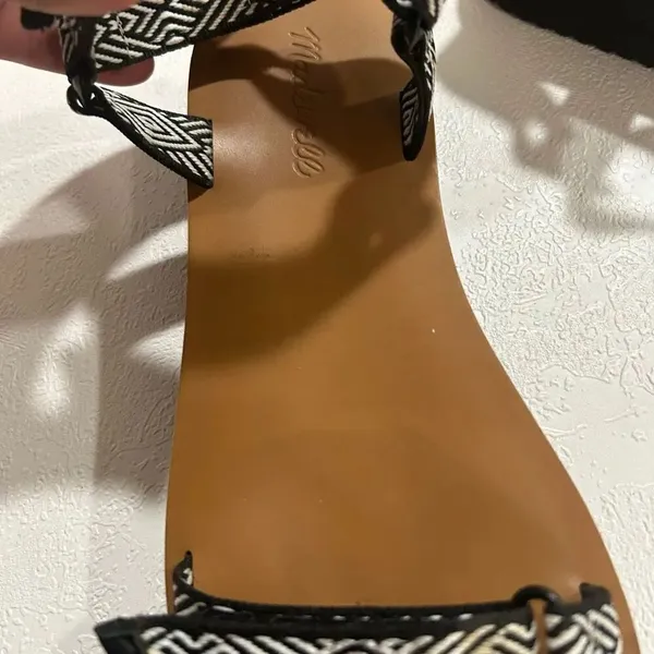 Madewell Black & White Geometric Strap Sandals Size 8.5 Boho Tribal Flat Sandals - Image 12