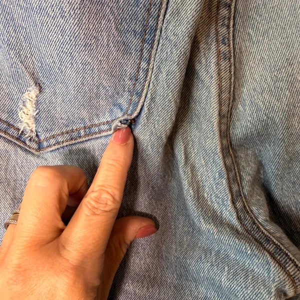 Abercrombie & Fitch The 80s Mom High Rise Jeans Light Wash Size 28/6S Distressed - Image 3
