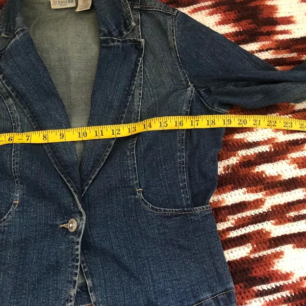 St. John Collection Y2K Dark Navy denim jean blazer jacket one button pockets long sleeve #preppy #grunge #goth dark academia #steampunk office siren core #2000s Size S-Measurement in pics - Image 6