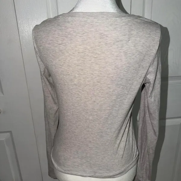 Vuori Long Sleeve Pose Scoop Tee Size Large Heather Gray NWOT - Image 3