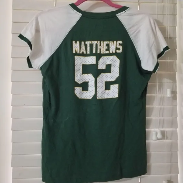 Green Bay Packers Majestic Womens V-Neck T-Shirt With Matthews #52 & Logo Graphi - Image 2