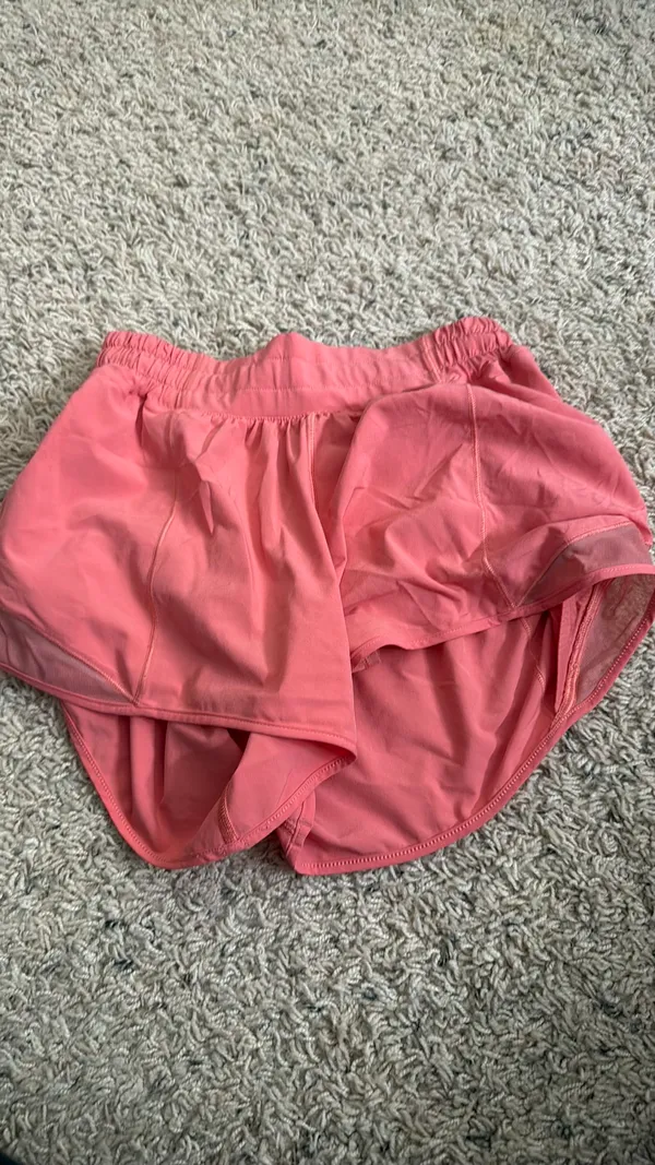 Lululemon Shorts Hotty High-Rise Hot 4" - Image 3