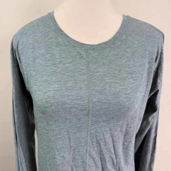 Lululemon Gray Long Sleeve Active Top Thumbholes Ladder Stitch Trim Size 8 - Image 4