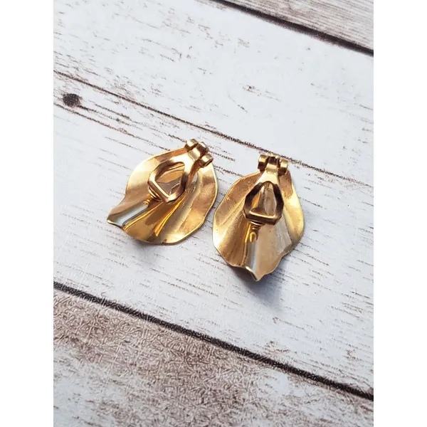Vintage Clip On Earrings - Gold Tone 3D Leaf Just Over 7/8" - Image 4