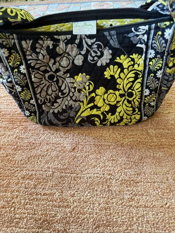 Vera Bradley Baroque Shoulder Bag great condition - Image 2