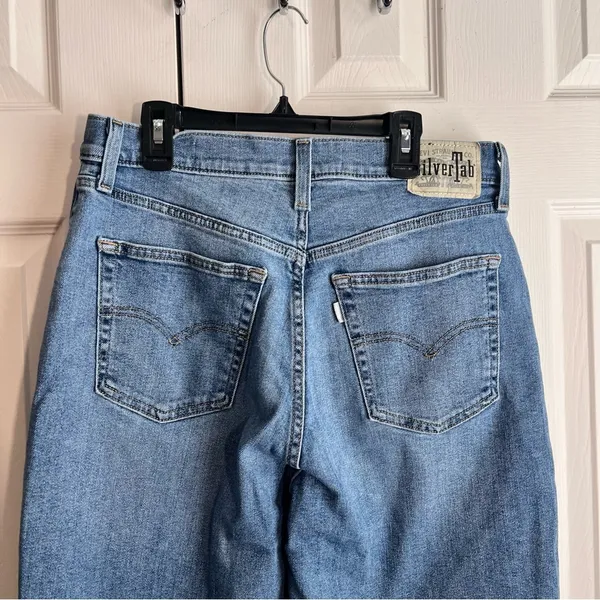 Levi’s silver tab women’s mom jeans wide legs like size 30 - Image 6
