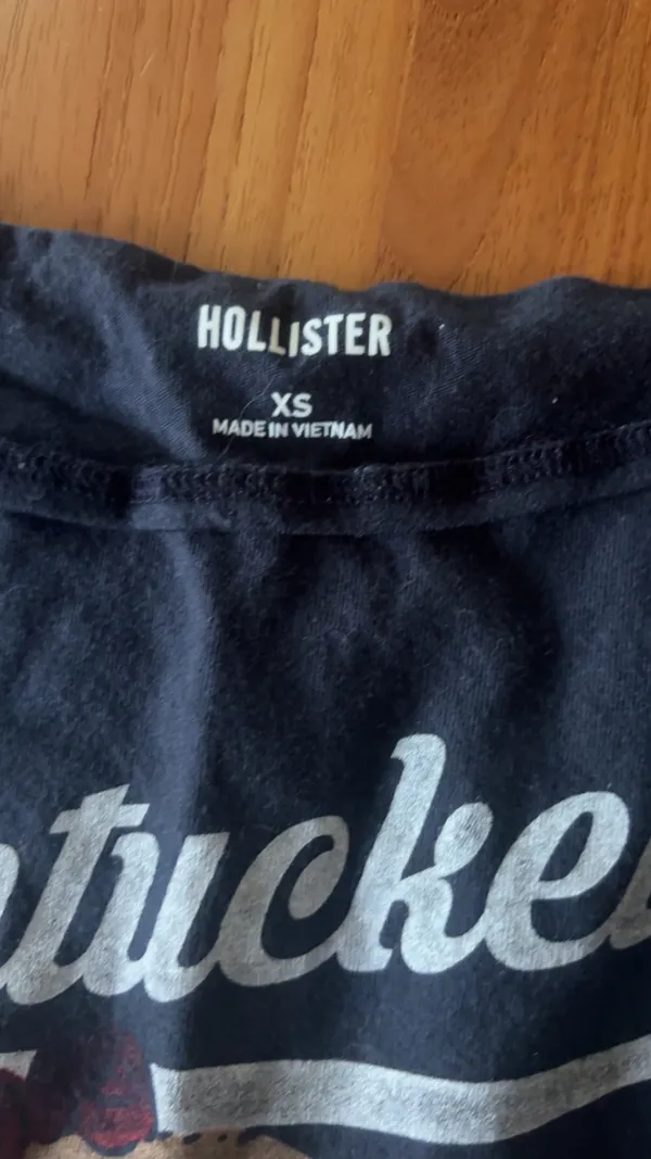 Hollister Off-The-Shoulder Crop Top - Image 3