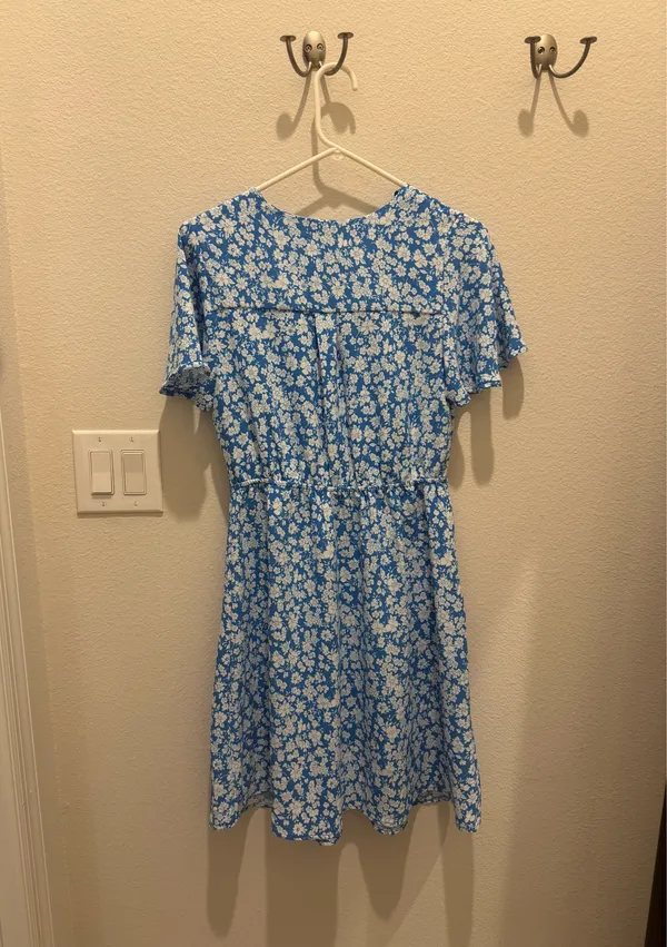 Monteau Los Angeles Blue and White Floral Dress - Image 4
