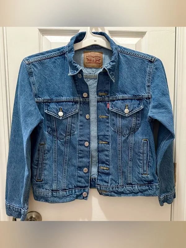 Levi's Women's Ex-Boyfriend Trucker Jean Jacket size Small - Image 16