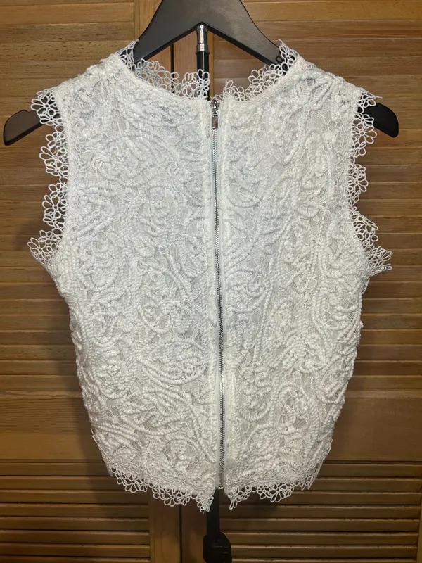 Chicwish Diva Full Lace Crochet Round Neck Sleeveless Crop Top Size M - Image 3
